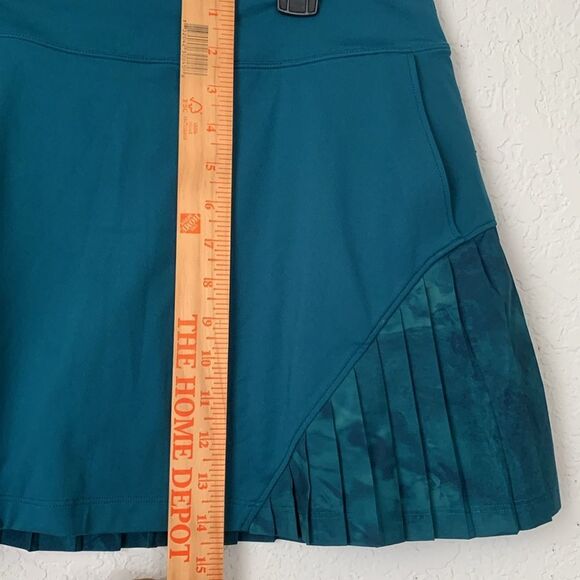 Under Armour Motion Skort/Skirt-Shorts Teal Skirt with Pleated Detail Size M - Picture 4 of 7